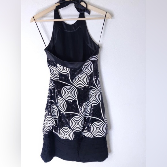 Cache Sequin Black & White, Swirl - Mini Halter Dress. Size 6 - Picture 6 of 8